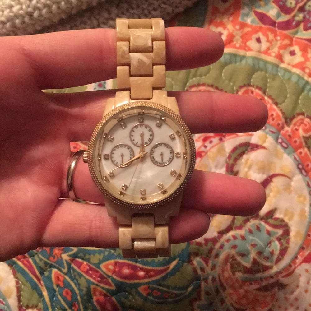 Cream watch
